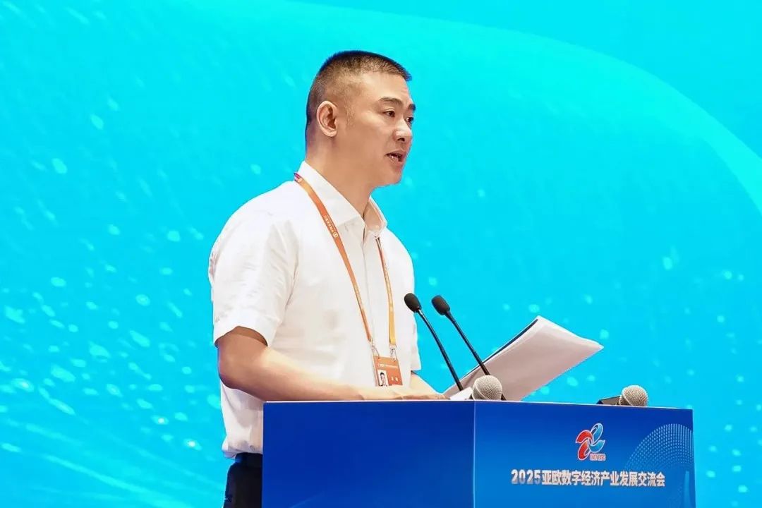 新疆维吾尔自治区人民政府副主席潘曦