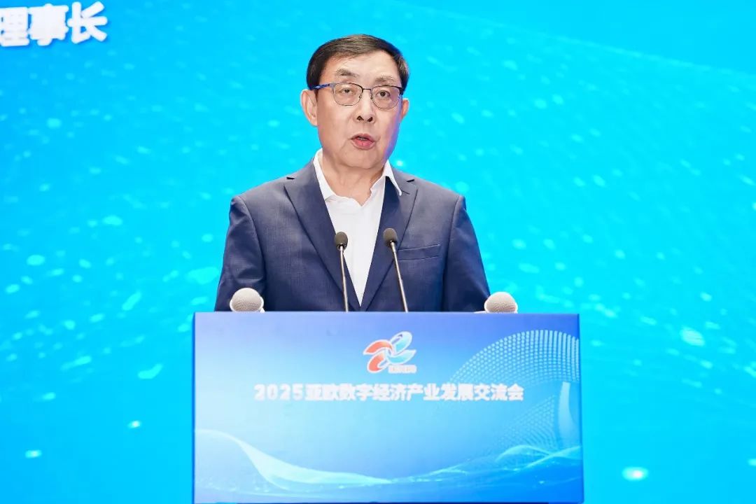 第十二届全国政协副主席、国家发展改革委宏观经济杂志社理事会名誉理事长马培华