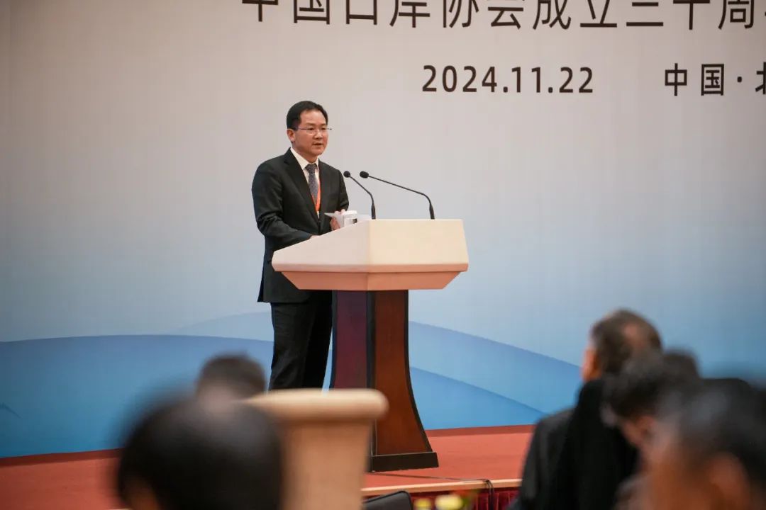 深圳市人民政府口岸办公室主任刘卫翔代表地方口岸办发言